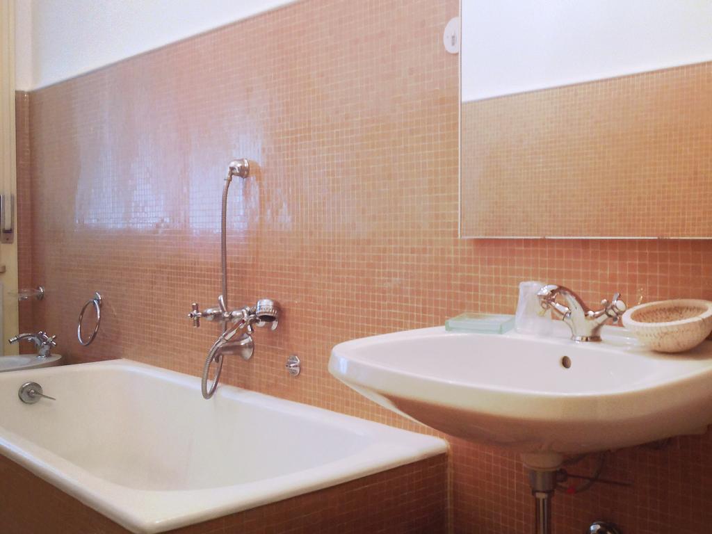 B&B Bruxelles Margherita Генуа Стая снимка